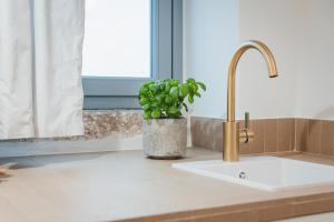 Dimore Bianche, Santa Chiara