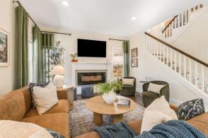 Forest Haven Hot Tub, Fire Pit & Coffee Bar
