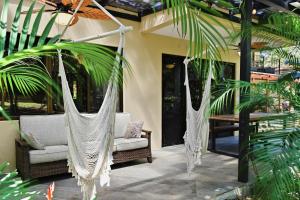 New Modern Villa Walking Distance to Beach