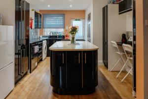 Stylish Getaway Walk to Centre and Cafés