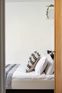 Large 5Bed Town House-Sleeps 9-By FabAccommodation