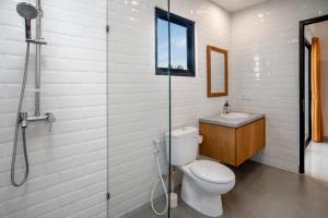 Walk to beach and restaurants - view and quiet - 2BR 3BATH