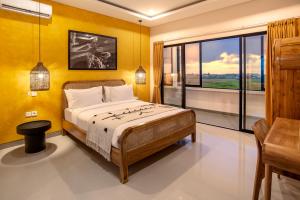 Walk to beach and restaurants - view and quiet - 2BR 3BATH