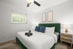 Urban Austin 1BR | 2 Beds • Walkable Area
