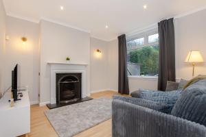 2BED House in Torry-Free Parking-by Holiday Homes