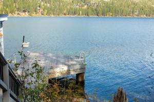 Luxury Lakefront 5 Br Home Hot Tub Arcade