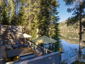 Luxury Lakefront 5 Br Home Hot Tub Arcade