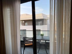 Serene 2BR Haven-Close to Restaurants & Mall