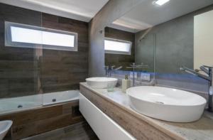 Casa en barrio bosque,costa esmeralda