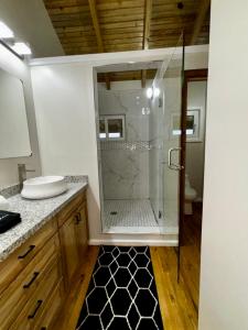 Quatro Vista, Unit B3 Ocean front, 3rd floor king bed