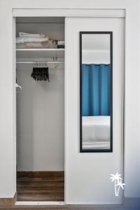 Delightful Garden View 2 Bed 2 Bath Balcony Condo 7 Min to Universal