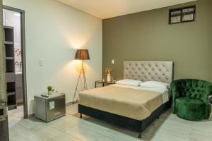 Villa de lujo con piscina y vista a la ciudad