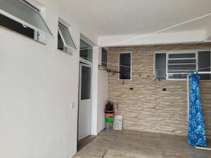 Casa no centro de Ubatuba com adaptações para idosos e PCD