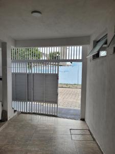 Casa no centro de Ubatuba com adaptações para idosos e PCD