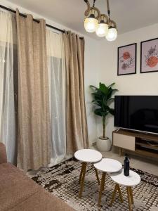 Cozy B12 Getaway - 2BR Near Strip Mall