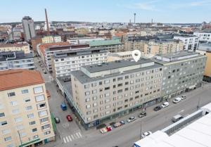 1BR next to Railway Station & Nokia Arena