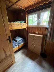 Domek w środku lasu