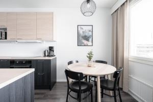 1BR next to Railway Station & Nokia Arena