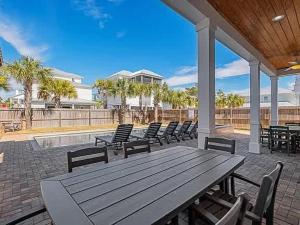 Costal style 3-Story W 7BR and near the beach