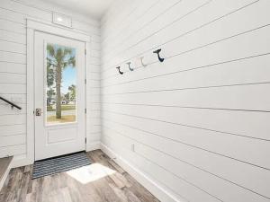 Costal style 3-Story W 7BR and near the beach