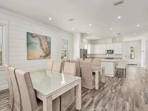 Costal style 3-Story W 7BR and near the beach