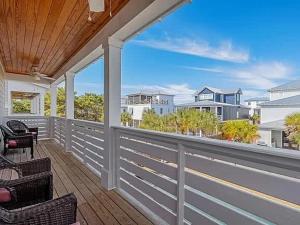 Costal style 3-Story W 7BR and near the beach