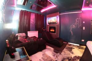 Le Confidentiel -Love Room, marbres, jeux, jacuzzi