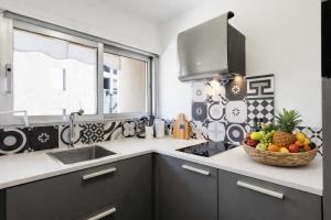 Le Riviera Rue dAntibes Cannes Plage et Palais des Festival