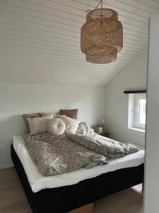 Lovely Holiday Home 350 Meters From Høll Strand