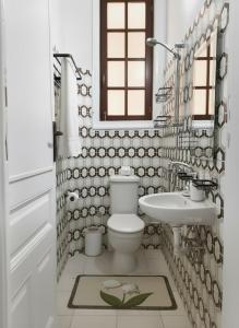 Specious luxury apartment high ceiling