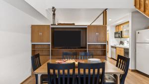 The Ridgeline The Traverse by AvantStay 2 Slopeside Units Hot Tub Sauna Heated Pool Heart of Olympic Valley