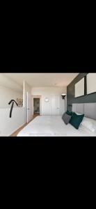 Lakeshore Loft with waterviews 10 mins to BMO field