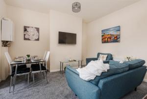 Spacious 4BR Home Near Etihad - FREE Parking - 5 min train station
