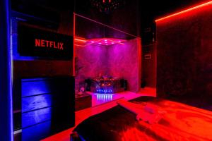 SECRET JACUZZl & LOVE