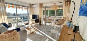 Beautiful 2-bedroom apartment with sea view in Antibes