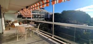 Beautiful 2-bedroom apartment with sea view in Antibes