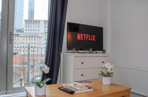 Luxury Penthouse Balcony Flat - 5 Min to Canary Wharf - Prime Long Stays