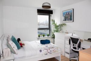 Luxury Penthouse Balcony Flat - 5 Min to Canary Wharf - Prime Long Stays