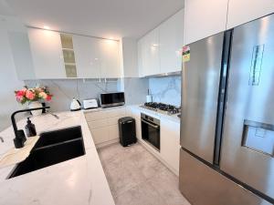 CBD Gem Near Central Station 2 Free Parking Spots