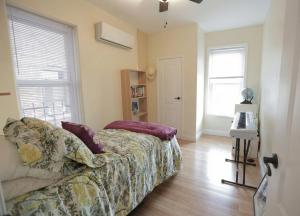 The Heights Haven, Spacious 5BR Townhouse with Patio