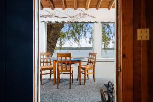 Willow Tree Cottage: Waterfront on Suttons Bay