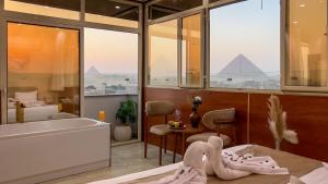 pyramids palace view