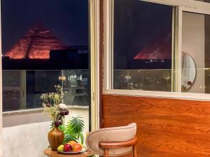 pyramids palace view