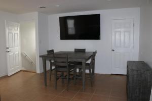 Beautiful and Elegant 3 Bedroom Apartment in the heart of Roosevelt