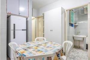 Apto 2 quartos em Condomínio com quadra a 50m da areia da Praia
