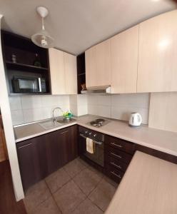 Pool - Wifi - In front of the L5 subway