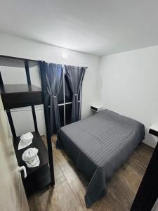 Departamento ESTRADA ideal para pasajeros en tránsito, viajes laborales o estadías cortas Ubicado en Ezeiza, a solo 20 minutos del Aeropuerto Internacional Ministro Pistarini, ofrece comodidad y practicidad para hasta 4 personas