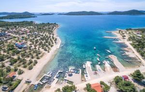 Apartments by the sea Pakostane, Biograd - 25107