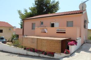 Apartments with parking space Mavarstica, Ciovo - 11208