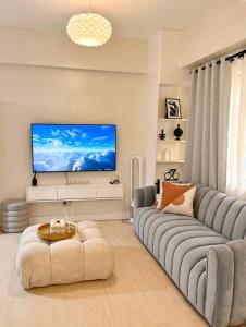 Relax in style: Modern Airbnb and Netflix